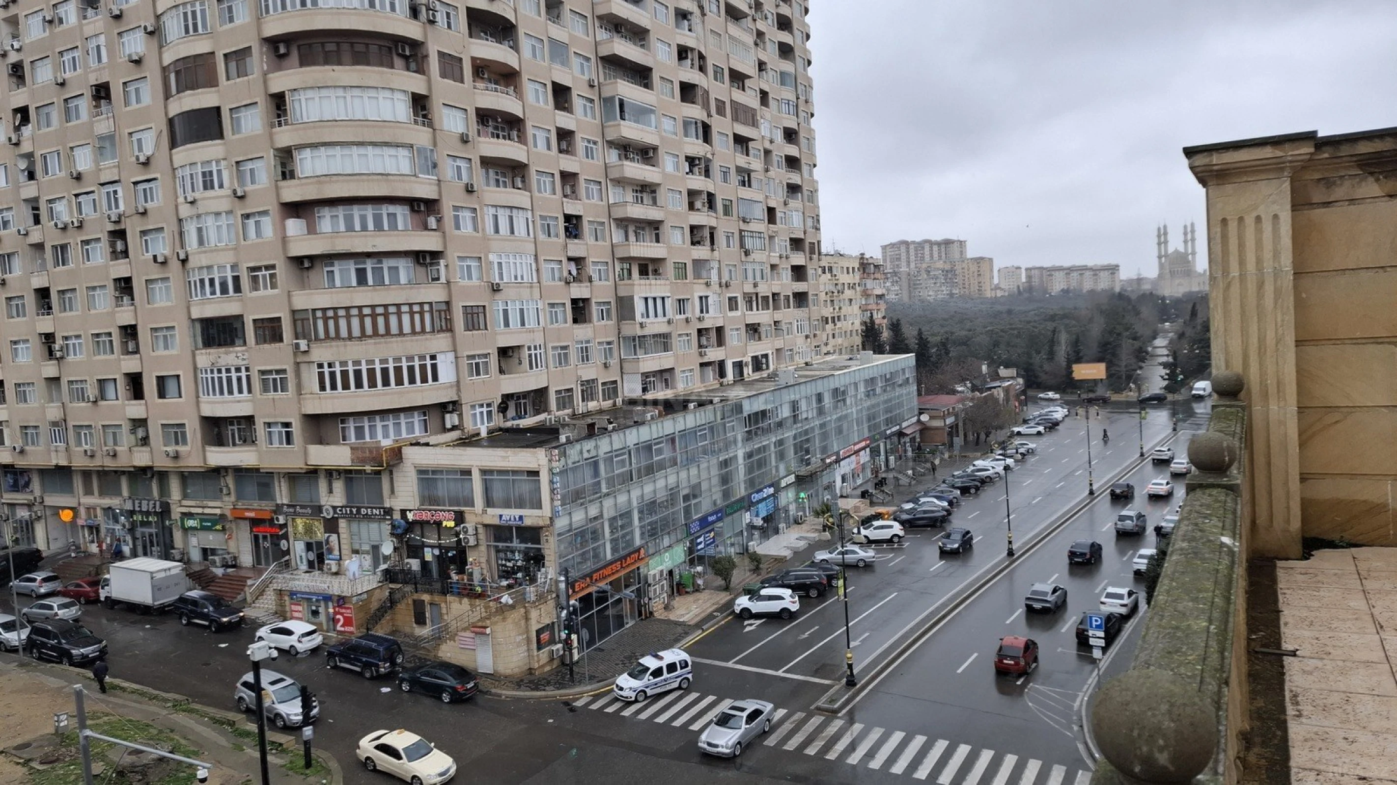 Satılır 7 otaqlı mənzil 408 m²