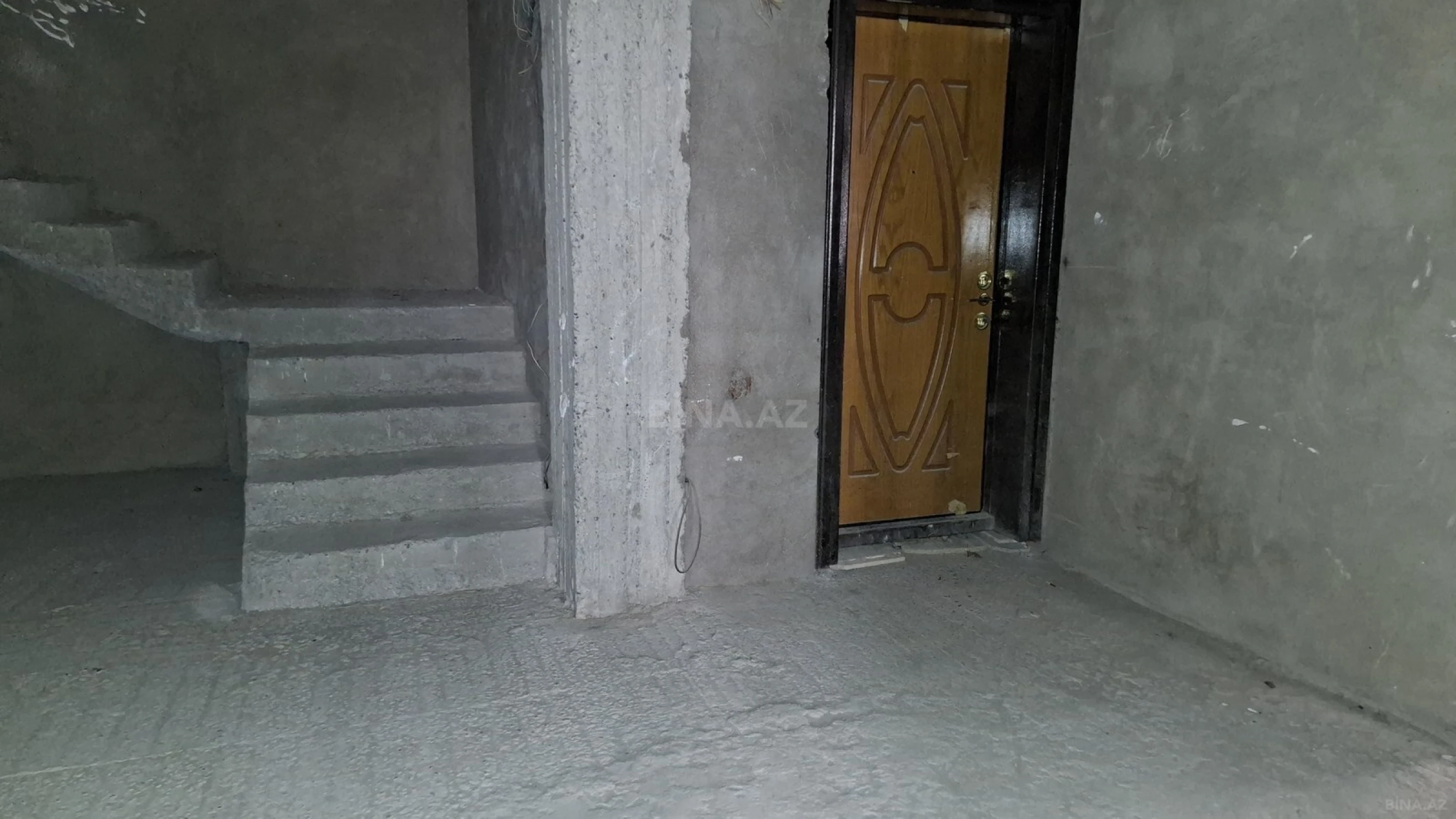 Satılır 7 otaqlı mənzil 408 m²