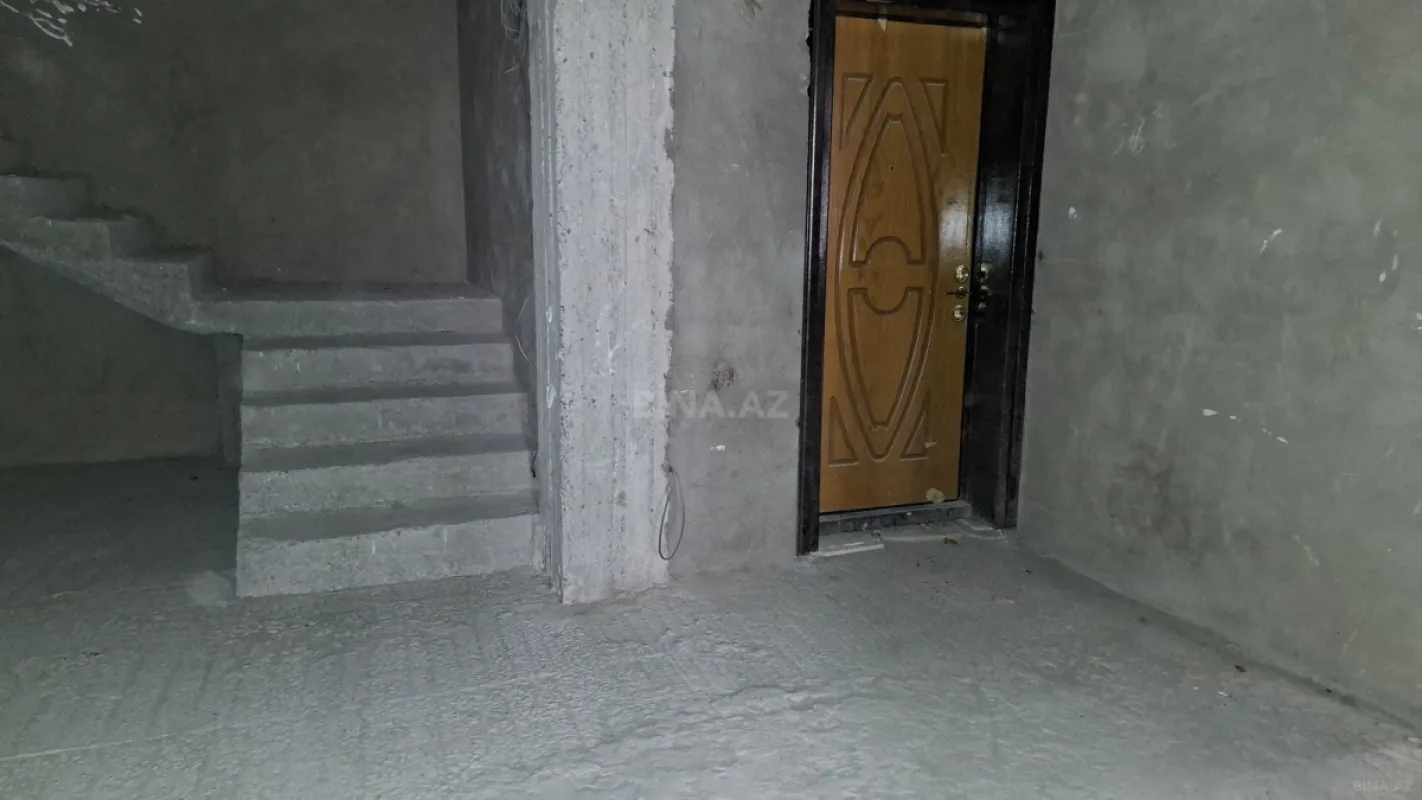 Satılır 7 otaqlı mənzil 408 m²