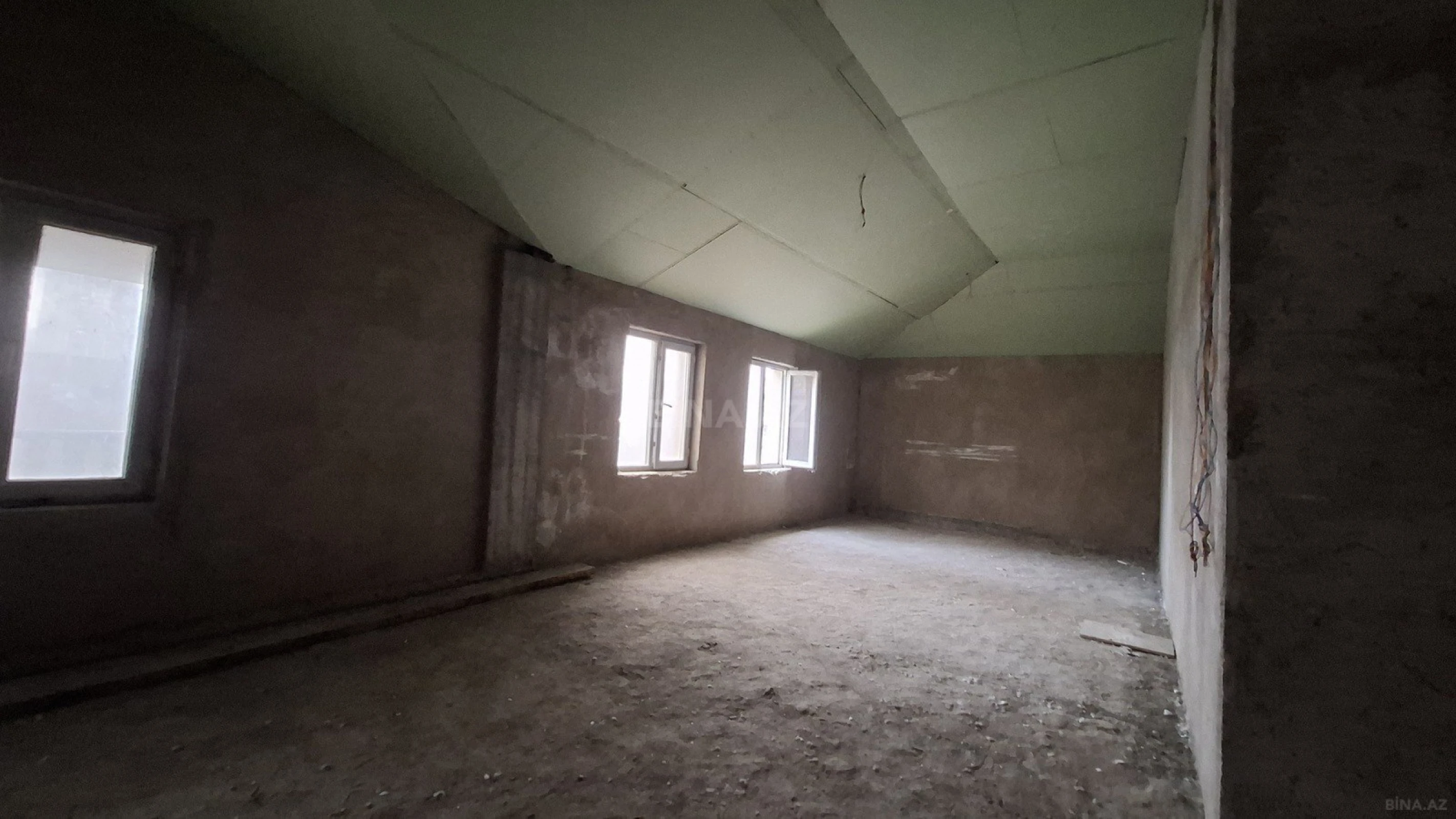 Satılır 7 otaqlı mənzil 408 m²