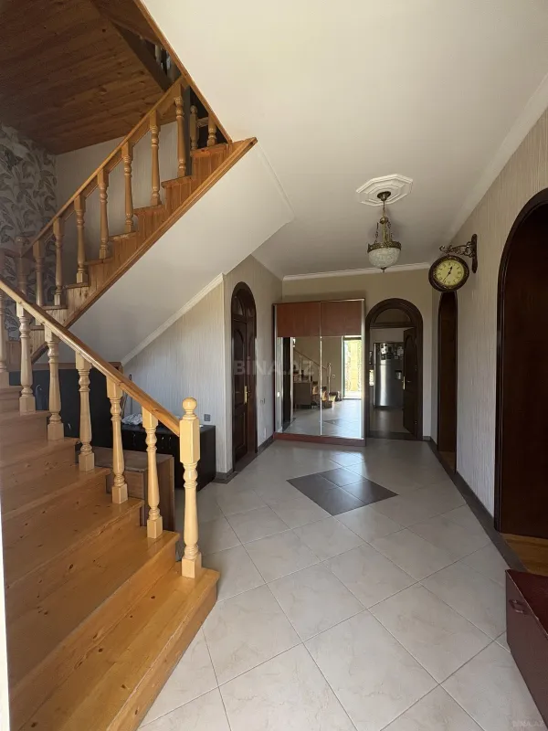 Satılır 8 otaqlı həyət evi 1000 m²