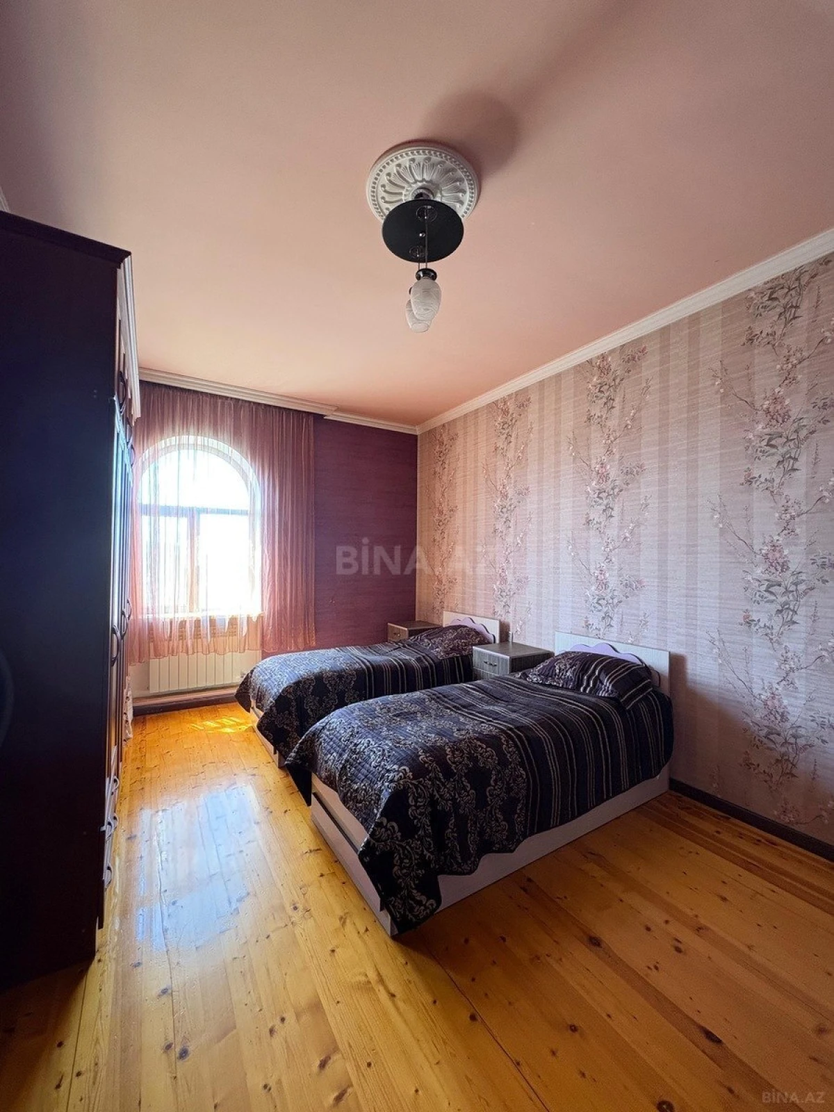 Satılır 8 otaqlı həyət evi 1000 m²