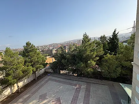 Satılır 8 otaqlı həyət evi 1000 m²