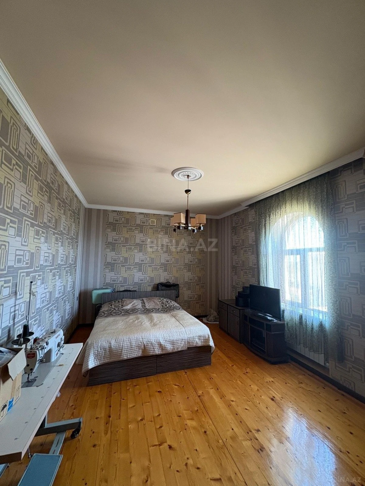 Satılır 8 otaqlı həyət evi 1000 m²