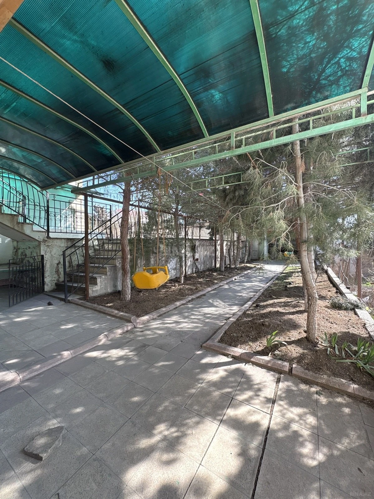 Satılır 8 otaqlı həyət evi 1000 m²