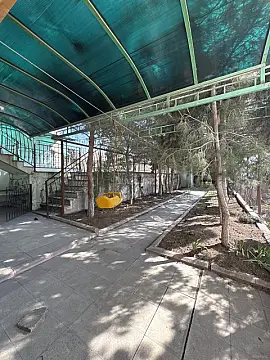 Satılır 8 otaqlı həyət evi 1000 m²
