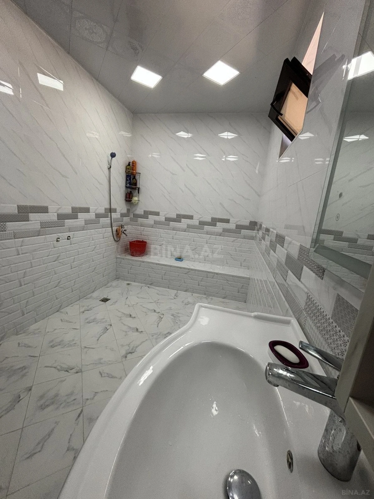 Satılır 7 otaqlı həyət evi 275 m²