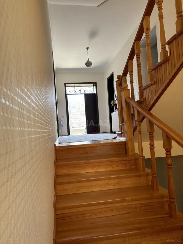 Satılır 7 otaqlı həyət evi 275 m²