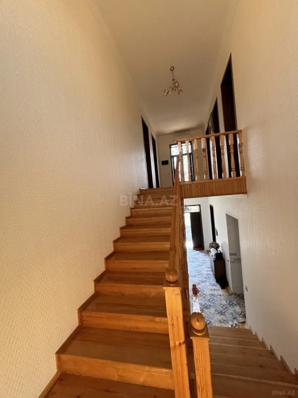 Satılır 7 otaqlı həyət evi 275 m²
