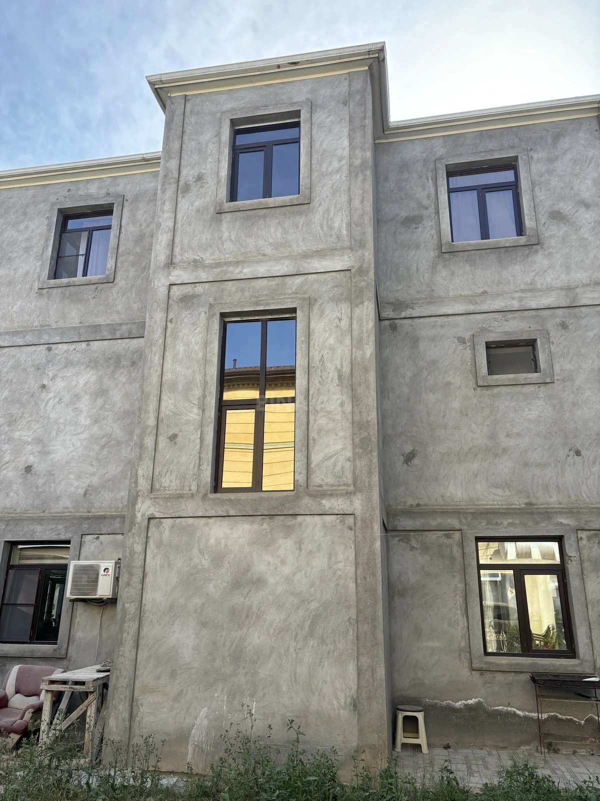 Satılır 7 otaqlı həyət evi 275 m²
