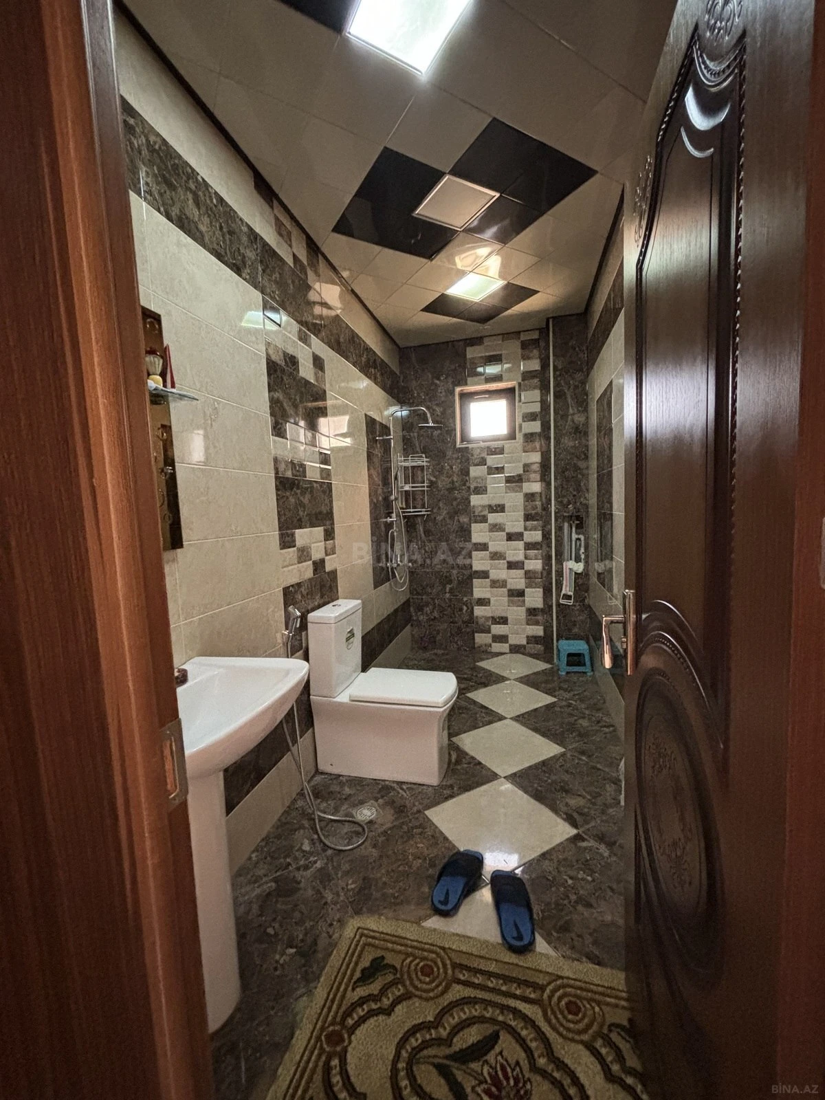 Satılır 7 otaqlı həyət evi 275 m²