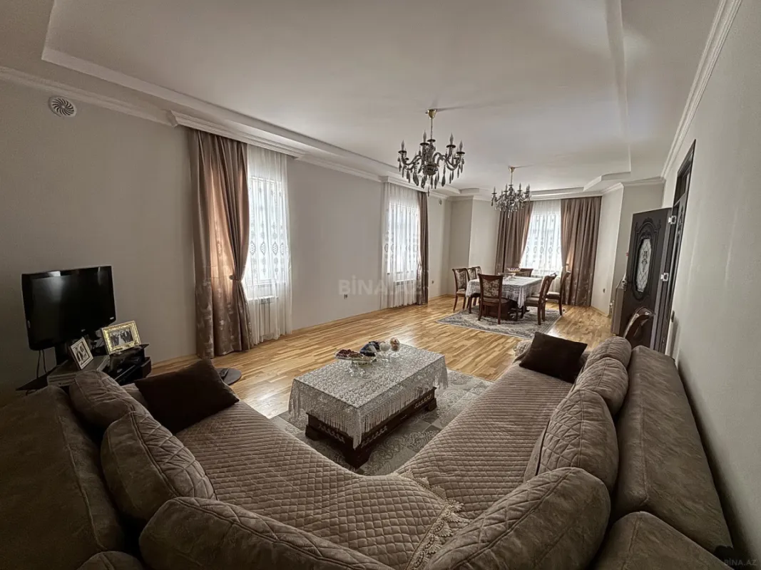 Satılır 7 otaqlı həyət evi 275 m²