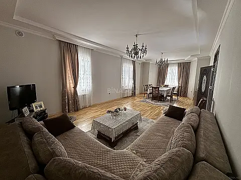 Satılır 7 otaqlı həyət evi 275 m²
