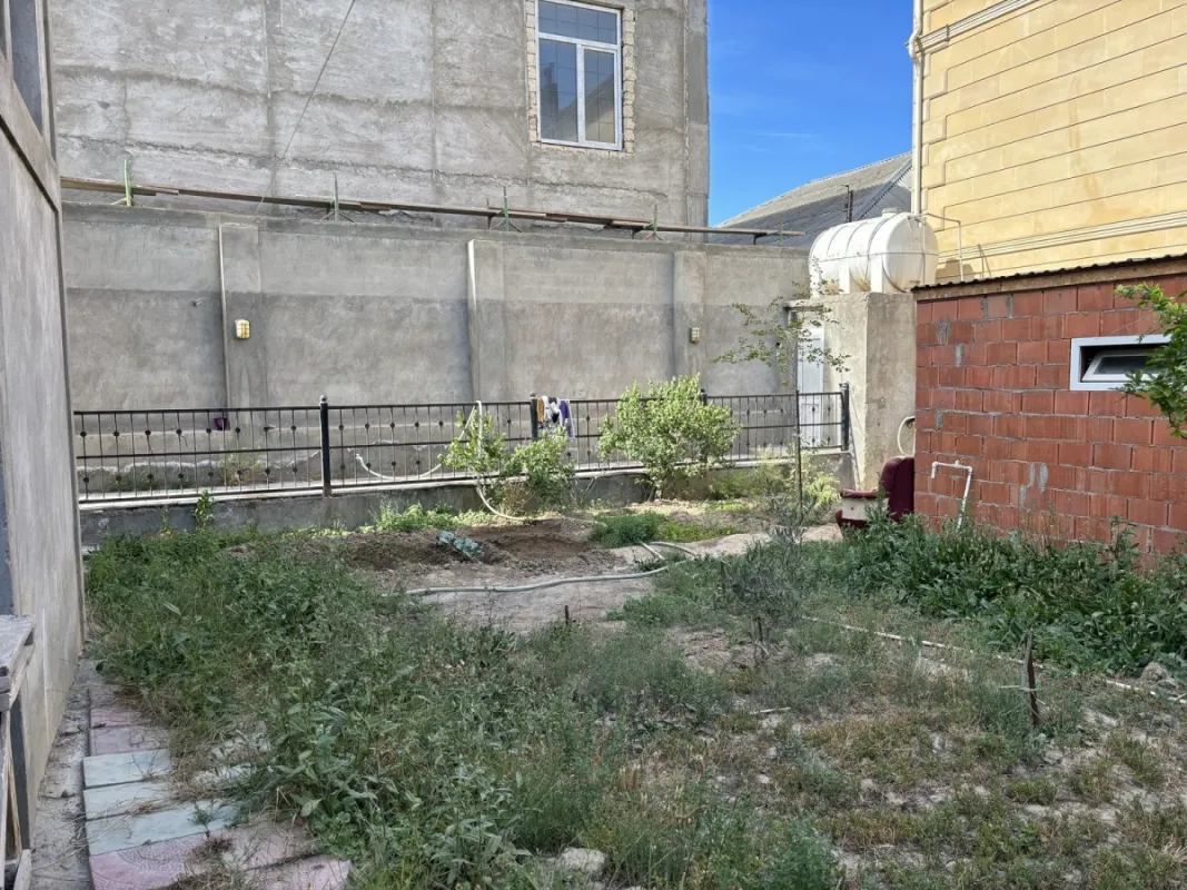 Satılır 7 otaqlı həyət evi 275 m²