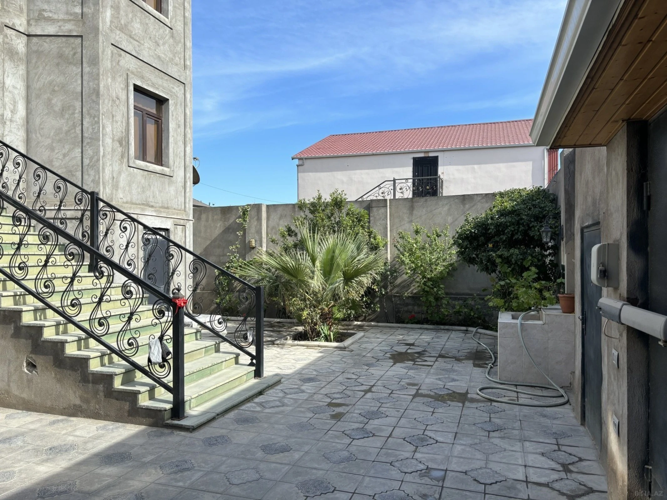 Satılır 7 otaqlı həyət evi 275 m²