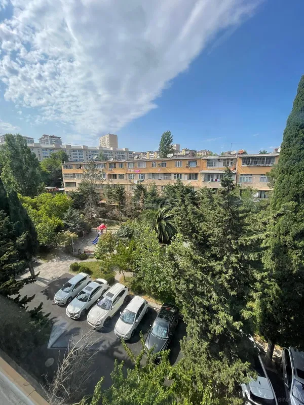 Satılır 5 otaqlı mənzil 120 m²