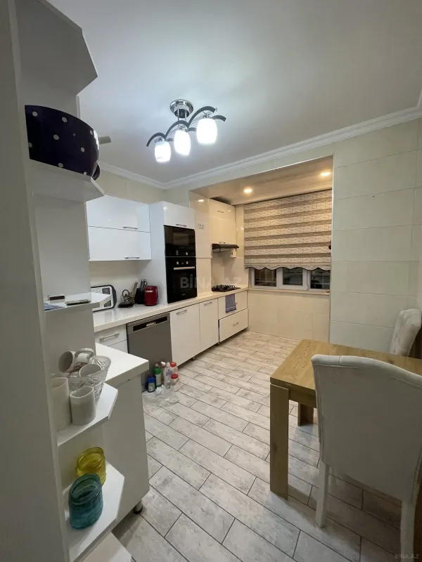 Satılır 5 otaqlı mənzil 120 m²