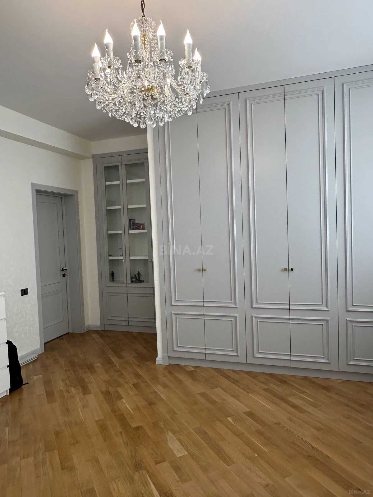 Satılır 3 otaqlı mənzil 150 m²