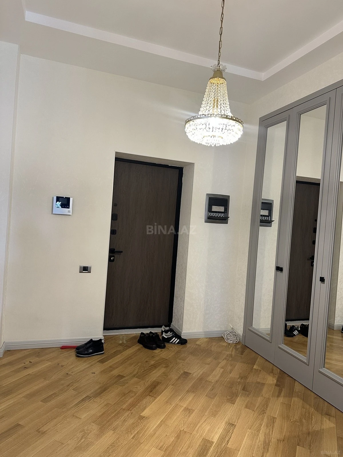 Satılır 3 otaqlı mənzil 150 m²