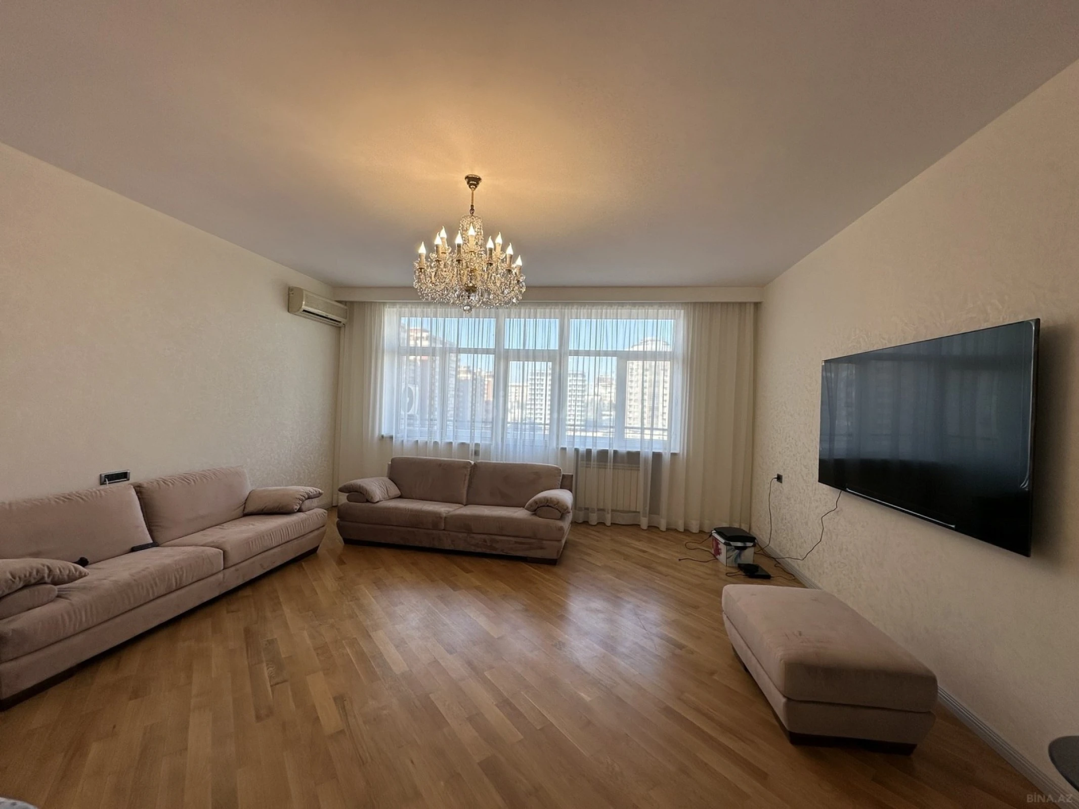 Satılır 3 otaqlı mənzil 150 m²