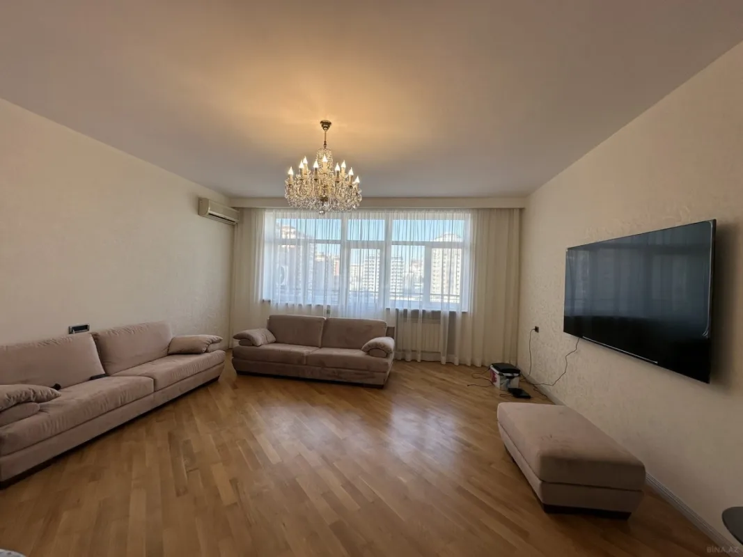 Satılır 3 otaqlı mənzil 150 m²
