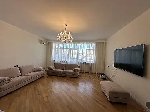 Satılır 3 otaqlı mənzil 150 m²