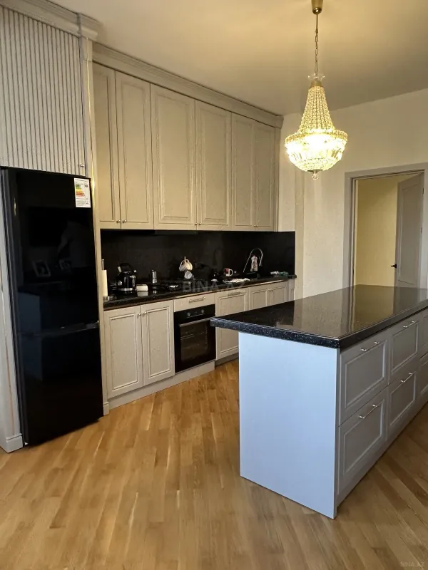 Satılır 3 otaqlı mənzil 150 m²