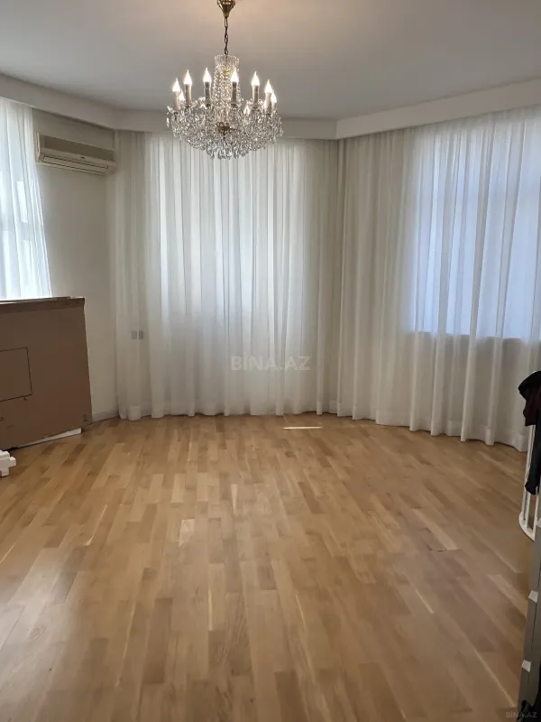 Satılır 3 otaqlı mənzil 150 m²