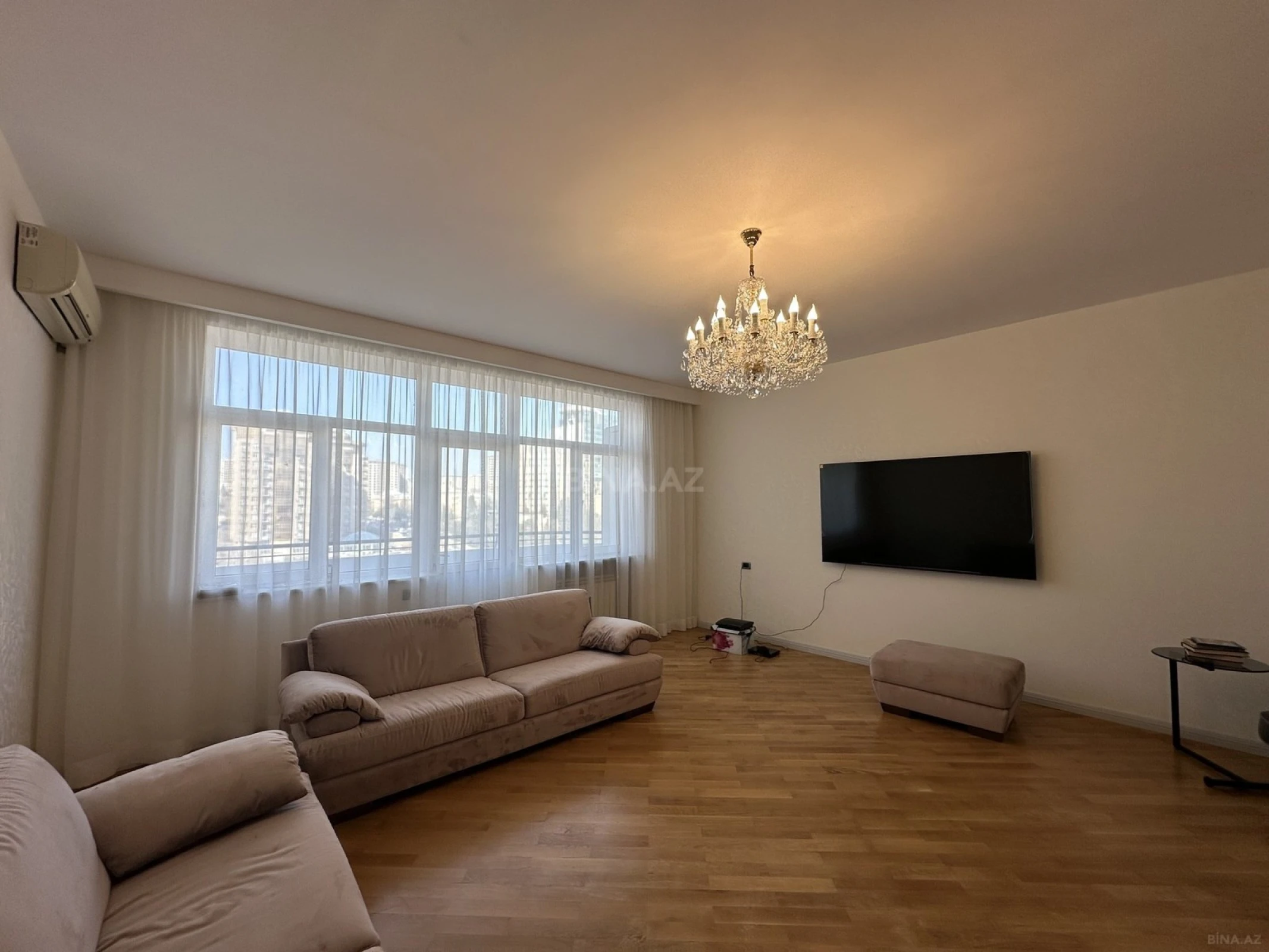 Satılır 3 otaqlı mənzil 150 m²