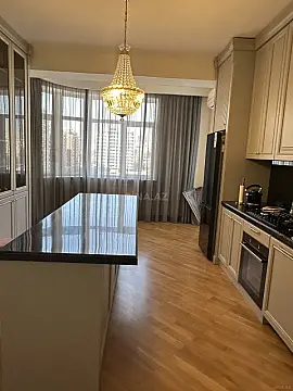 Satılır 3 otaqlı mənzil 150 m²