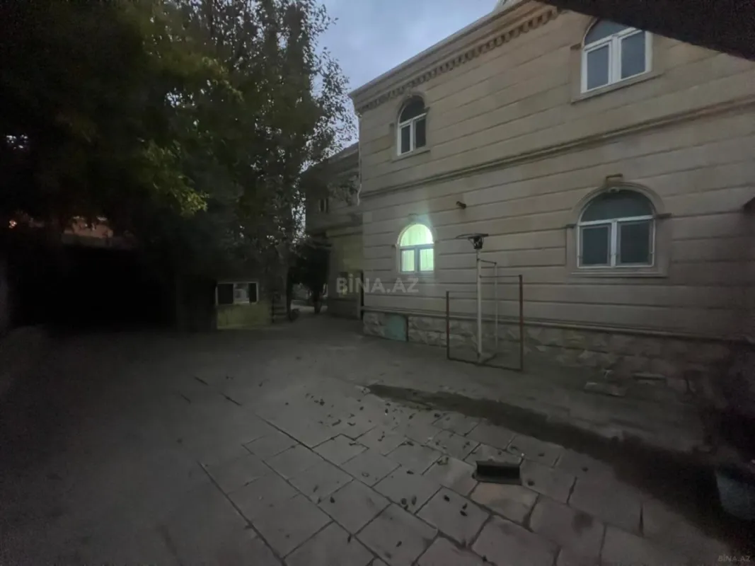 Satılır 8 otaqlı həyət evi 200 m²