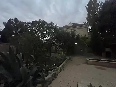 Satılır 8 otaqlı həyət evi 200 m²