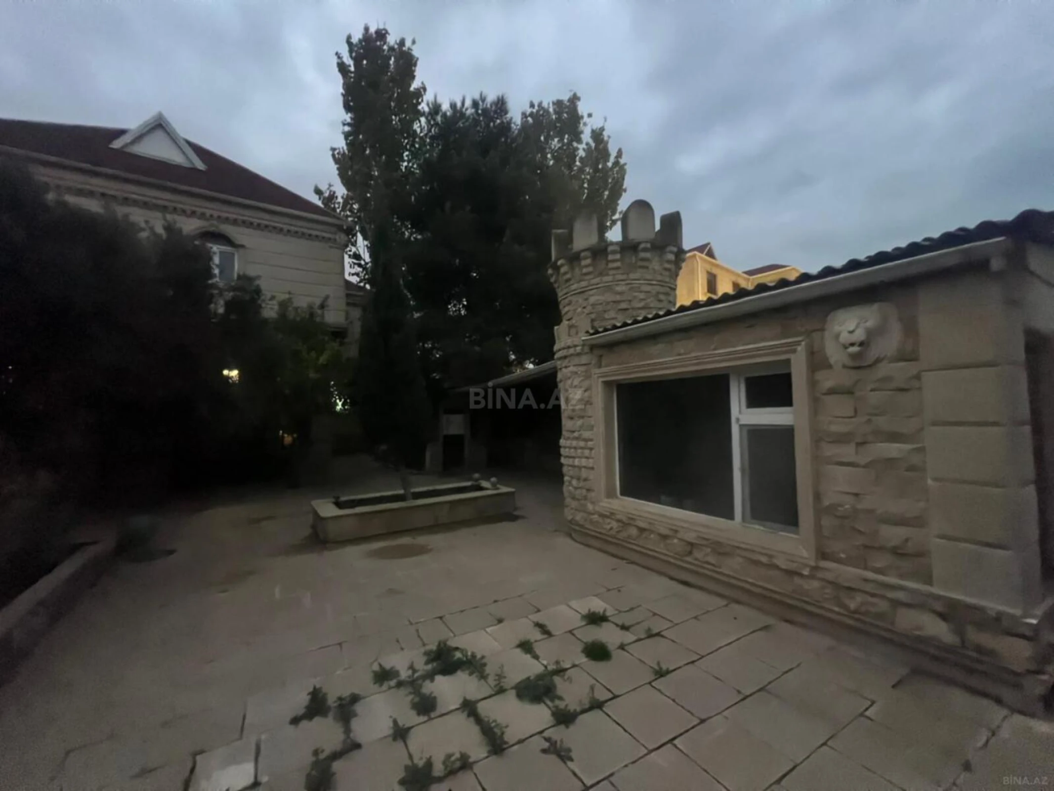 Satılır 8 otaqlı həyət evi 200 m²