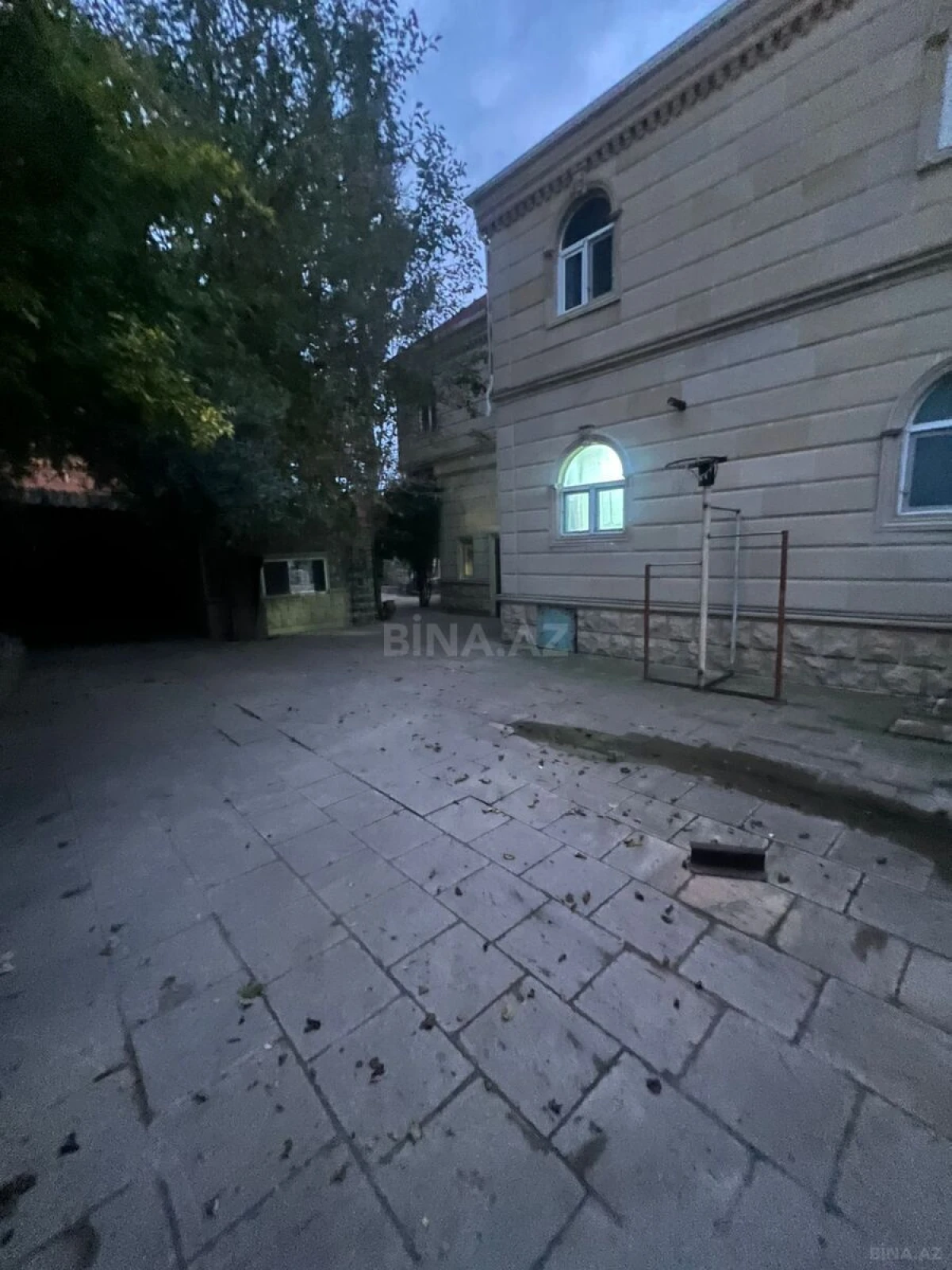 Satılır 8 otaqlı həyət evi 200 m²