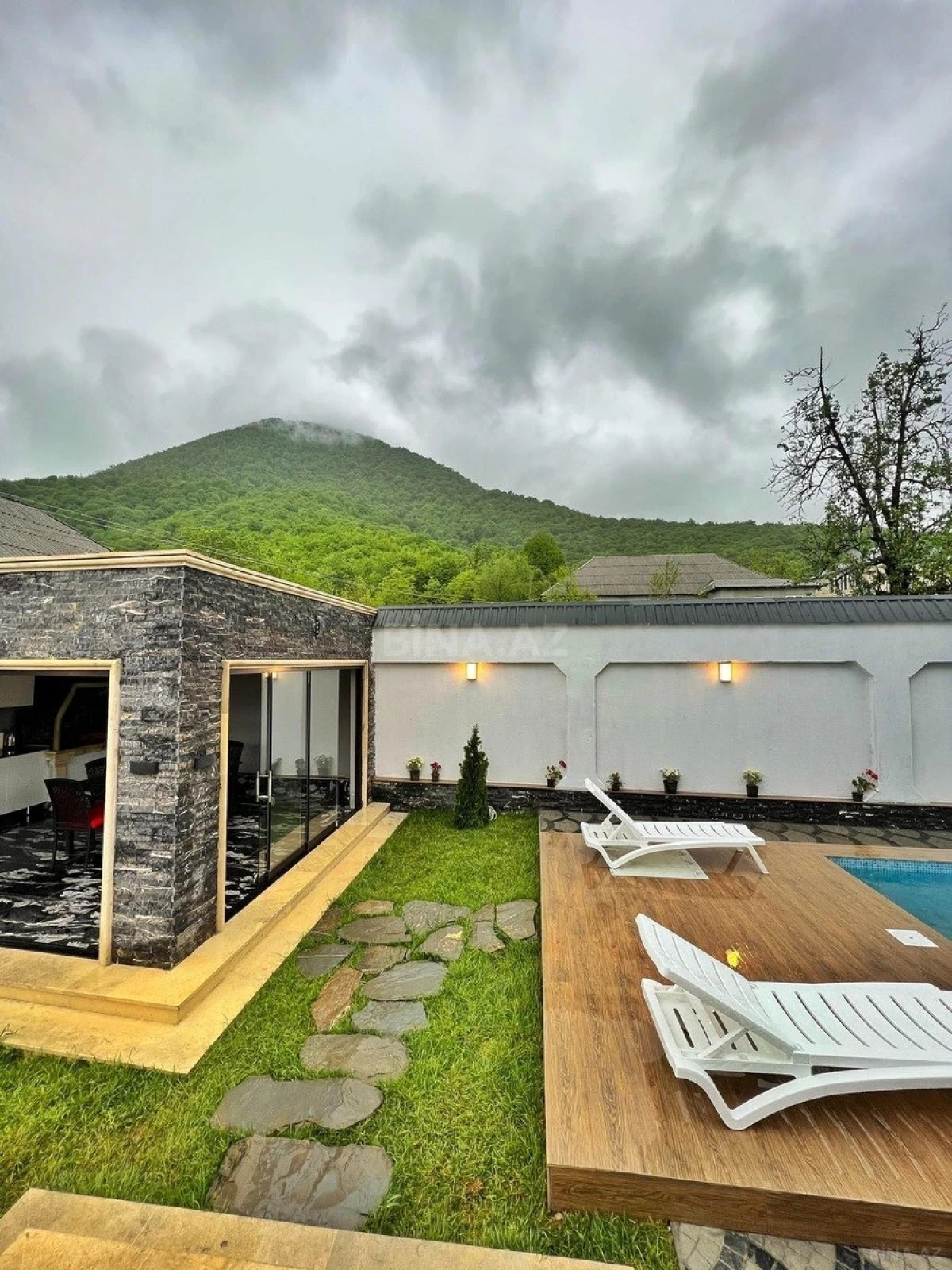 Kirayə verilir 5 otaqlı həyət evi 200 m²