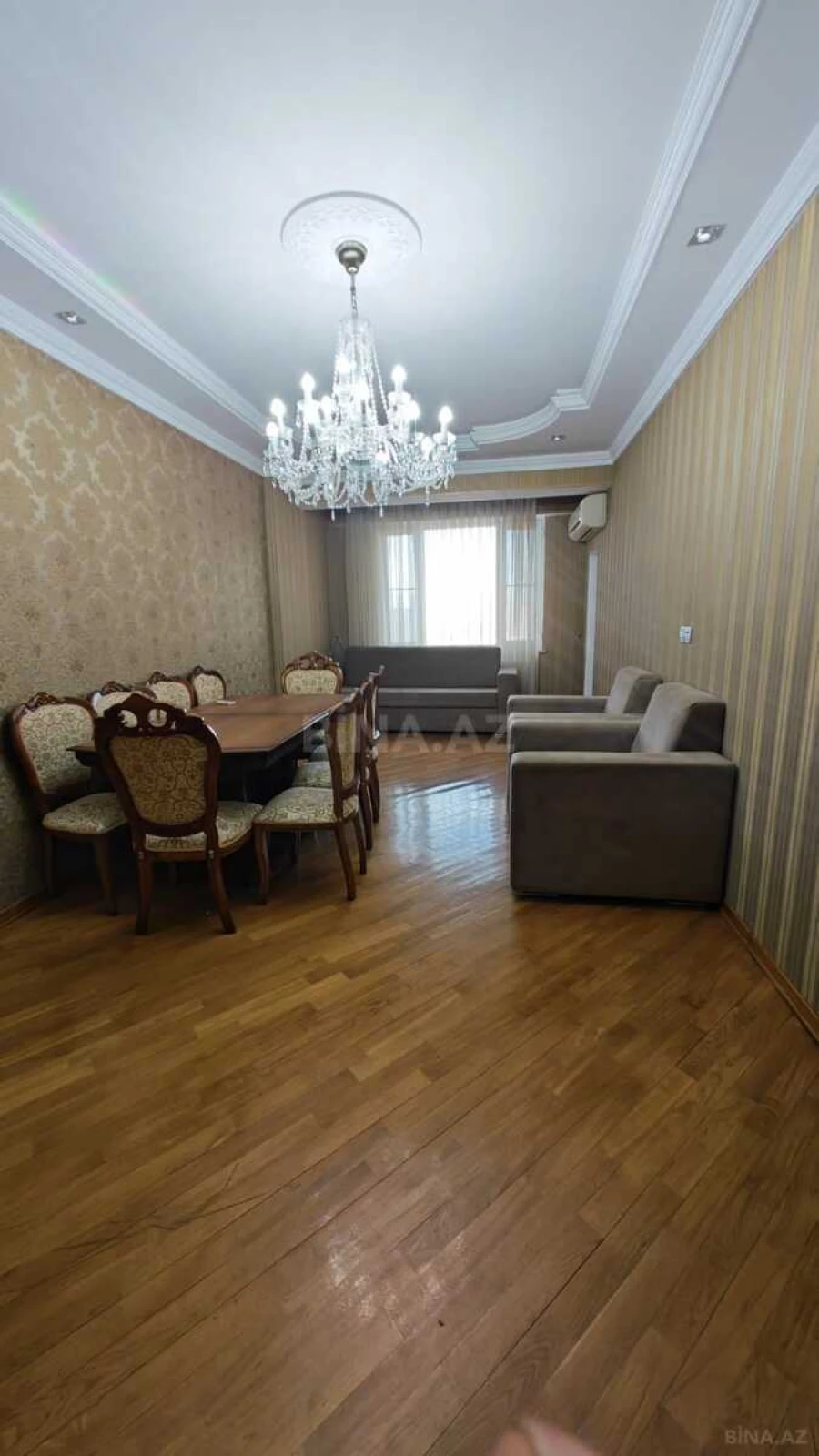 Satılır 3 otaqlı mənzil 132 m²