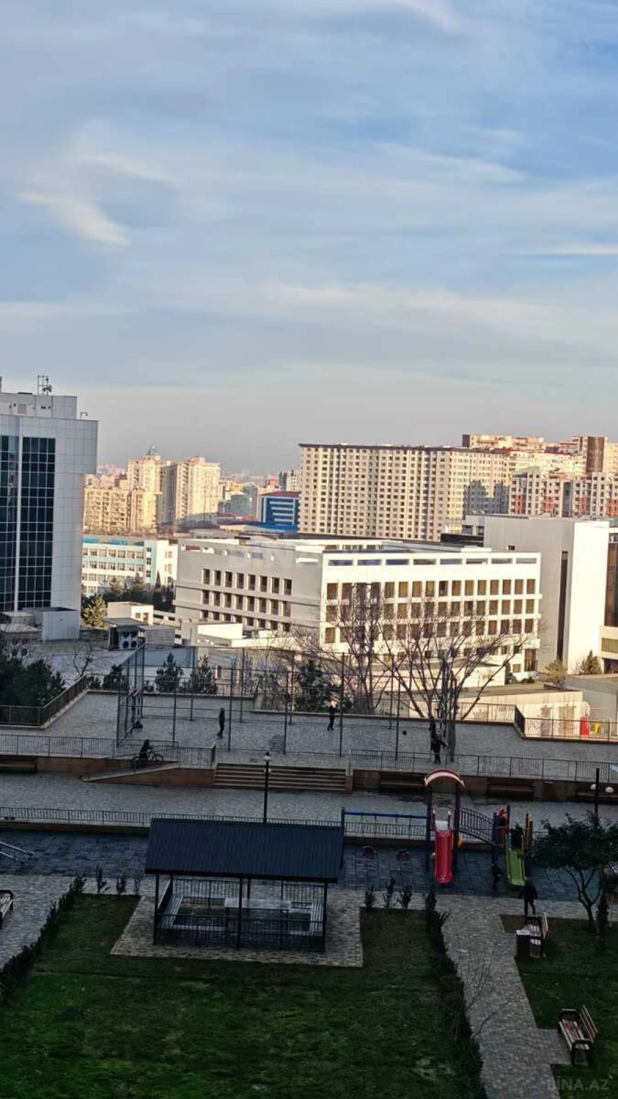 Satılır 3 otaqlı mənzil 132 m²