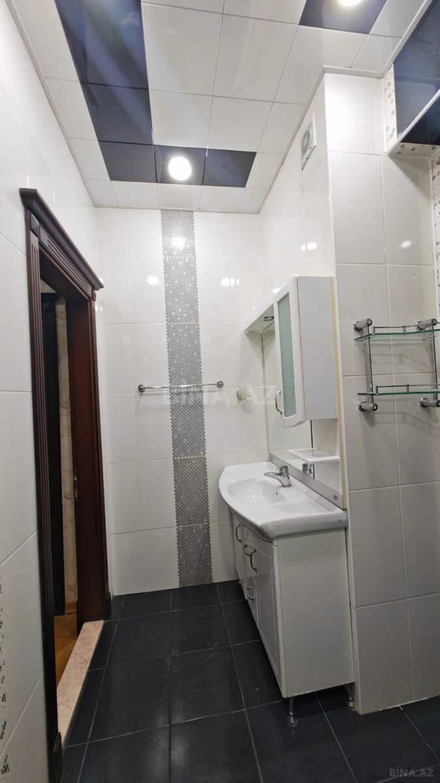 Satılır 3 otaqlı mənzil 132 m²