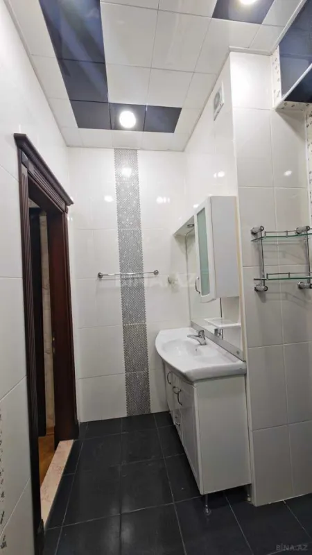 Satılır 3 otaqlı mənzil 132 m²