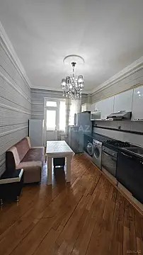 Satılır 3 otaqlı mənzil 132 m²