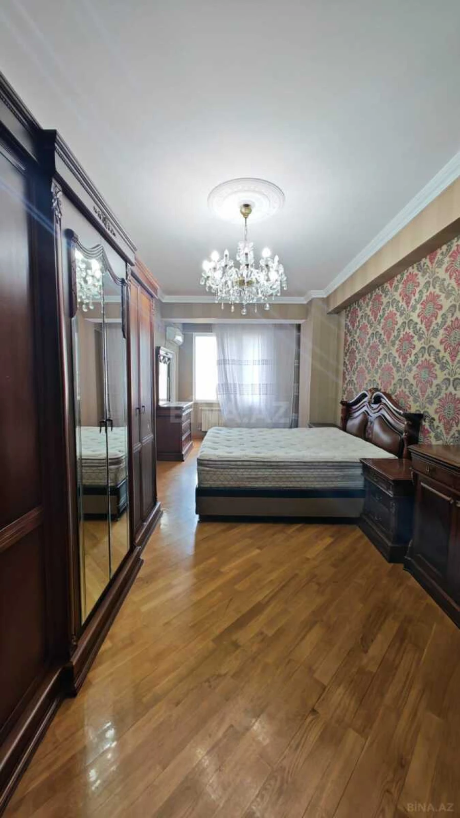 Satılır 3 otaqlı mənzil 132 m²