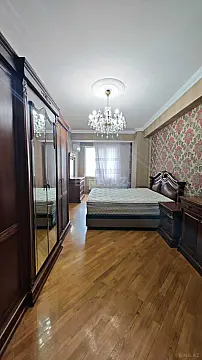 Satılır 3 otaqlı mənzil 132 m²