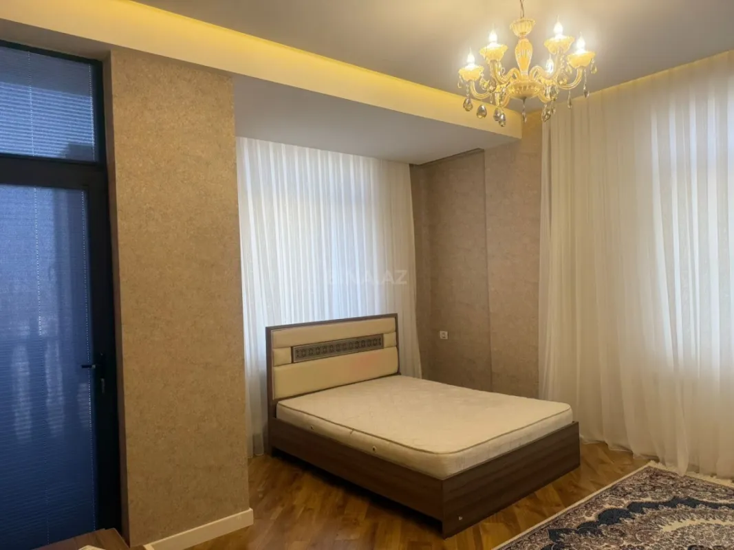 Kirayə verilir 3 otaqlı mənzil 137 m²