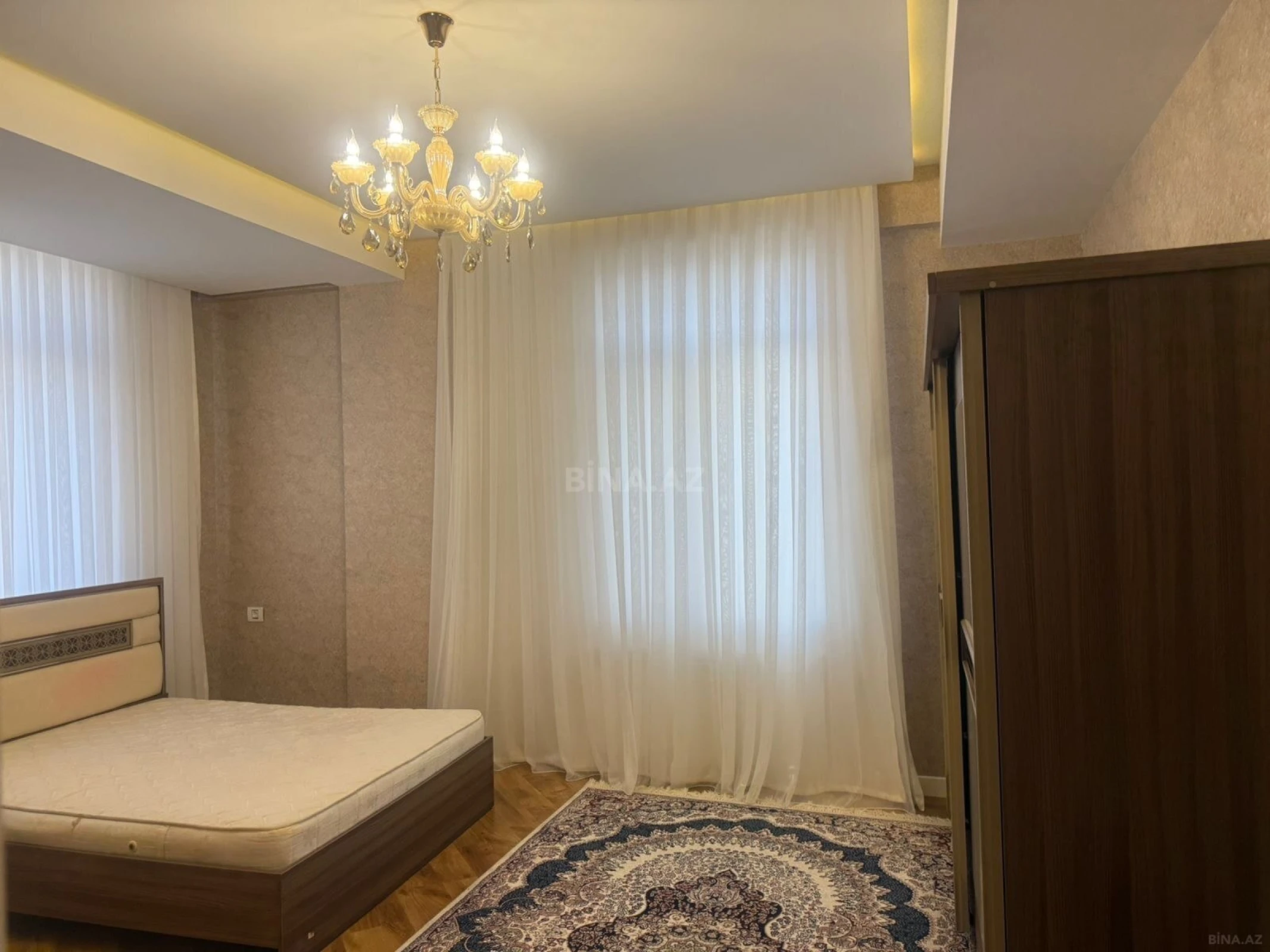 Kirayə verilir 3 otaqlı mənzil 137 m²