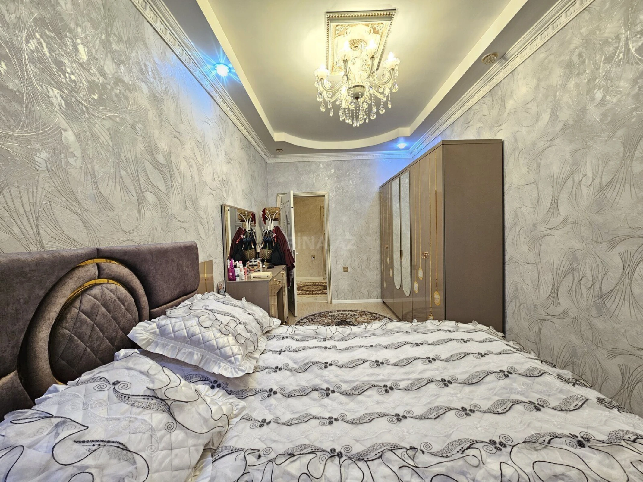 Satılır 3 otaqlı mənzil 125 m²