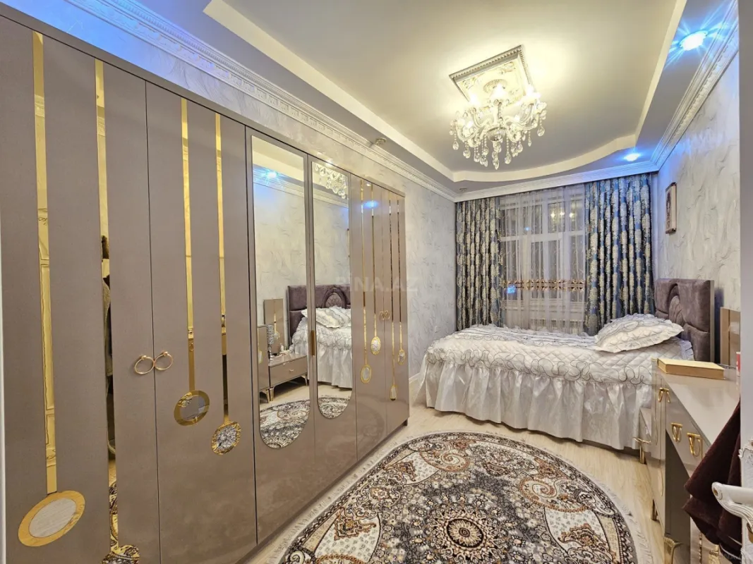 Satılır 3 otaqlı mənzil 125 m²