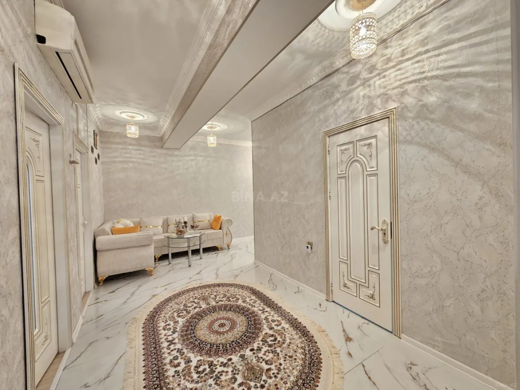 Satılır 3 otaqlı mənzil 125 m²