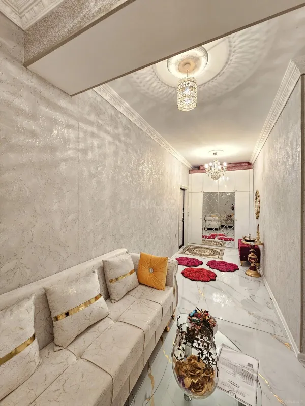 Satılır 3 otaqlı mənzil 125 m²