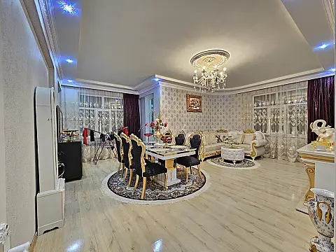 Satılır 3 otaqlı mənzil 125 m²