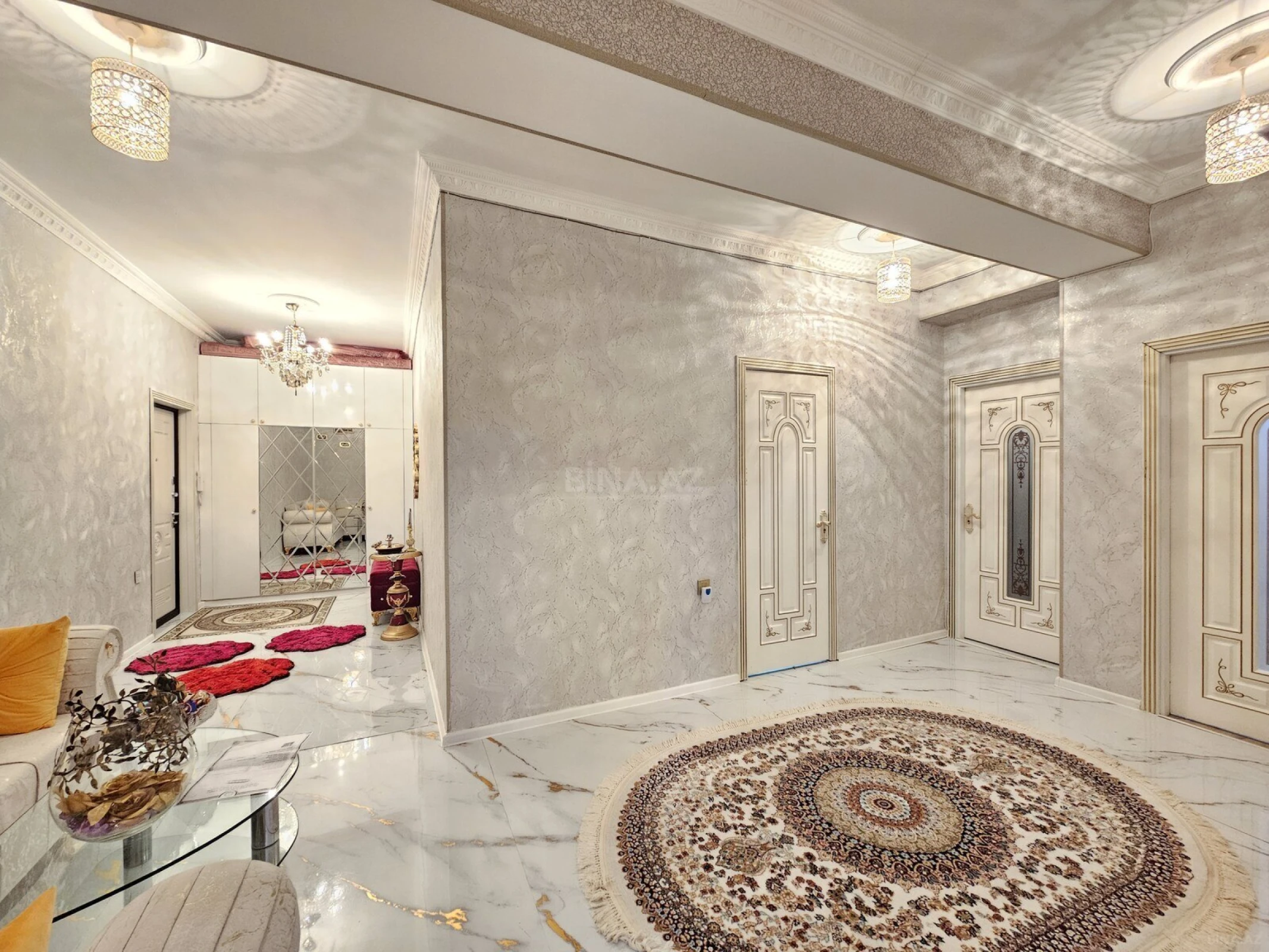 Satılır 3 otaqlı mənzil 125 m²